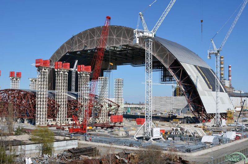 Illustration for article titled Chernobyl's Steel Radiation Shield Is the Biggest Moving Structure Ever